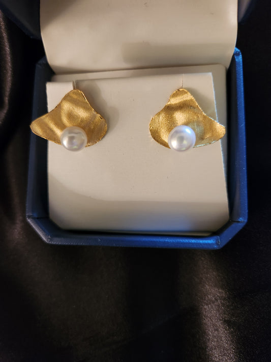 Designer Pearl Stud Earring